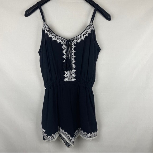 She Shi 27 black embroidered romper size M - Picture 1 of 10